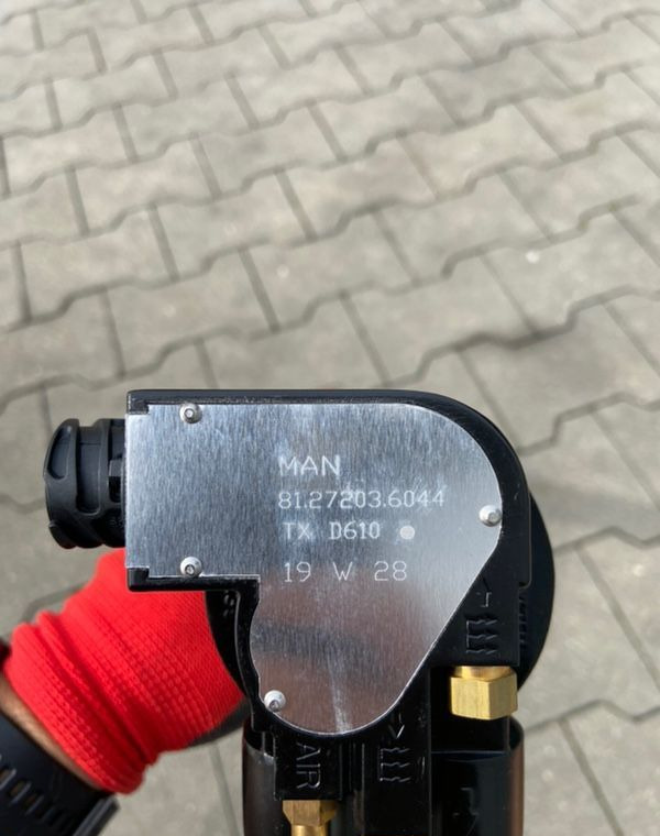 Czujnik poziomu paliwa MAN TGX TGS smok ssak jak NOWY - חיישן עבור משאית: תמונה 2 Czujnik poziomu paliwa MAN TGX TGS smok ssak jak NOWY - חיישן עבור משאית: תמונה 2