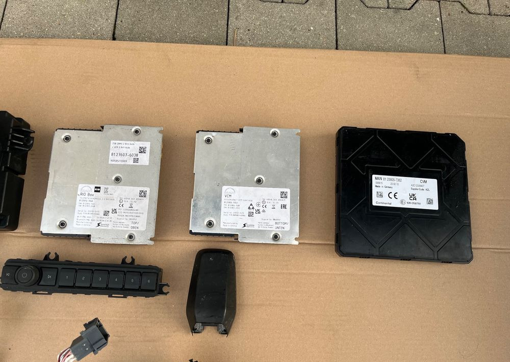 Elektronika kabiny MAN TG3 TGX TGS nowy model sterowniki licznik wiązka - תא ופנים הרכב עבור משאית: תמונה 2 Elektronika kabiny MAN TG3 TGX TGS nowy model sterowniki licznik wiązka - תא ופנים הרכב עבור משאית: תמונה 2