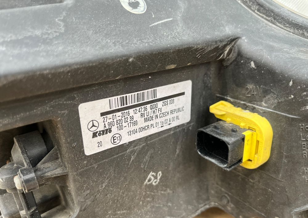 Lampa Mercedes Actros MP4 euro 6 MP 4 reflektor lewy - אורות/ תאורה עבור משאית: תמונה 3 Lampa Mercedes Actros MP4 euro 6 MP 4 reflektor lewy - אורות/ תאורה עבור משאית: תמונה 3