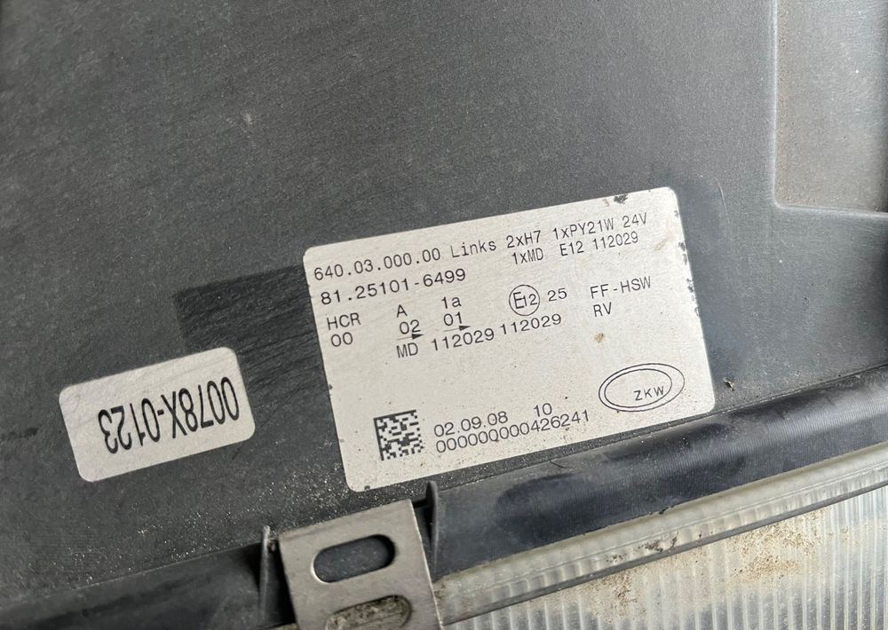 Lampy MAN TGX TGS euro 5 oryginał reflektor - אורות/ תאורה עבור משאית: תמונה 5 Lampy MAN TGX TGS euro 5 oryginał reflektor - אורות/ תאורה עבור משאית: תמונה 5