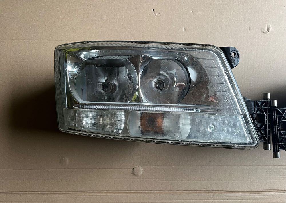 Lampy MAN TGX TGS euro 5 oryginał reflektor - אורות/ תאורה עבור משאית: תמונה 3 Lampy MAN TGX TGS euro 5 oryginał reflektor - אורות/ תאורה עבור משאית: תמונה 3