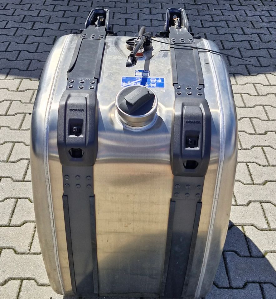 SCANIA R S ZBIORNIK PALIWA 220L NOWY - מערכת דלק: תמונה 1 SCANIA R S ZBIORNIK PALIWA 220L NOWY - מערכת דלק: תמונה 1