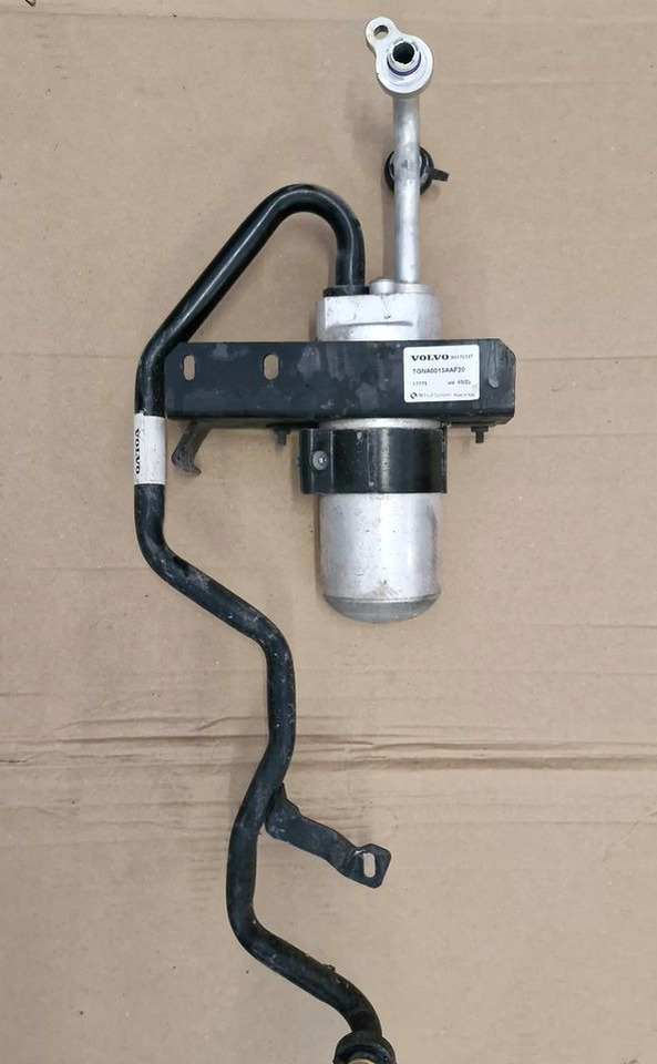 VOLVO FH4 FH5 SKRAPLACZ KLIMATYZACJI - מעבה עבור משאית: תמונה 1 VOLVO FH4 FH5 SKRAPLACZ KLIMATYZACJI - מעבה עבור משאית: תמונה 1