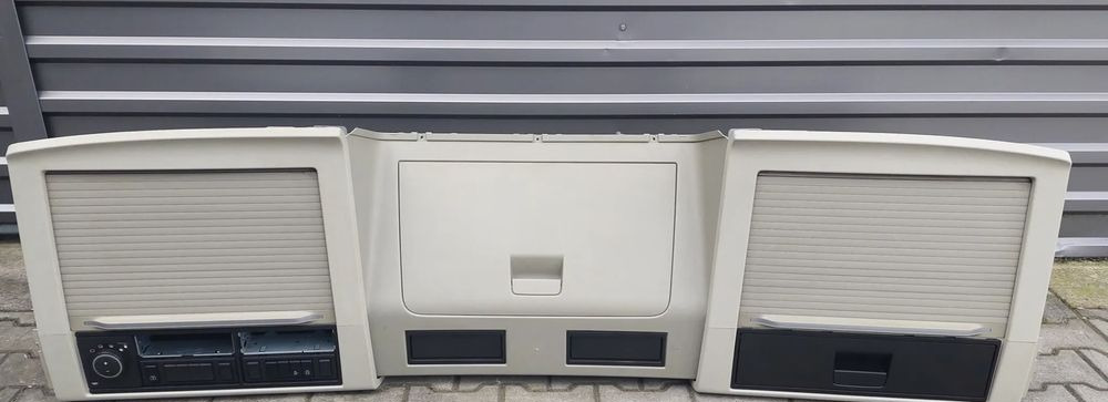 VOLVO FH4 PÓŁKA KONSOLA GÓRNA - תא ופנים הרכב עבור משאית: תמונה 1 VOLVO FH4 PÓŁKA KONSOLA GÓRNA - תא ופנים הרכב עבור משאית: תמונה 1