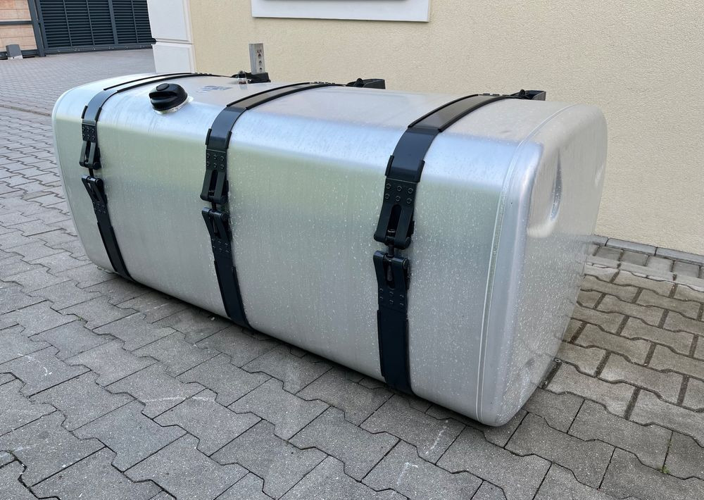 Zbiornik paliwa Scania Super R S 700 L kompletny bak NGS NGR - מכל דלק עבור משאית: תמונה 3 Zbiornik paliwa Scania Super R S 700 L kompletny bak NGS NGR - מכל דלק עבור משאית: תמונה 3