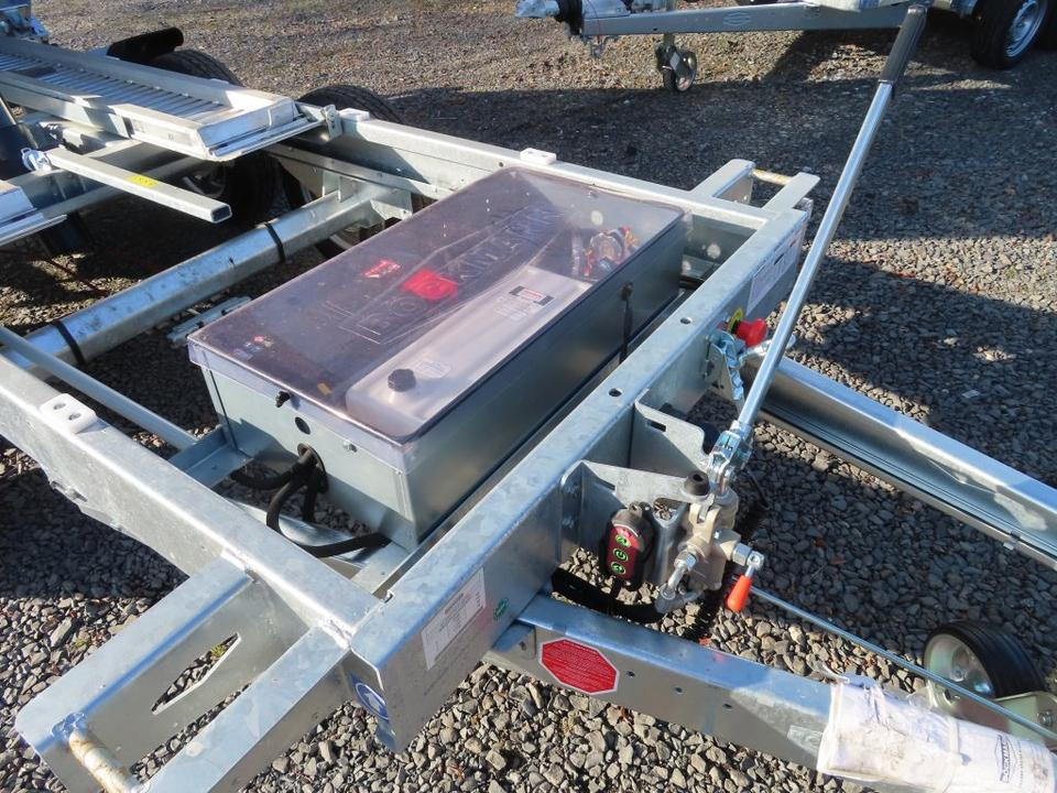 Böckmann PKW-Anhänger Elektro-Dreiseitenkipper 3,5 to Stahlbord. - קרון נגרר עם מזהיר: תמונה 5 Böckmann PKW-Anhänger Elektro-Dreiseitenkipper 3,5 to Stahlbord. - קרון נגרר עם מזהיר: תמונה 5