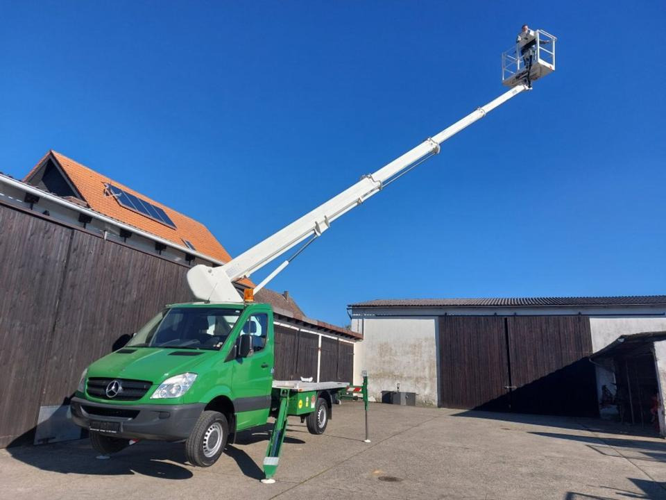 Mercedes Wumag Arbeitsbühne Hubsteiger Hebebühne 3,5t 22m - פלטפורמה אווירית מותקנת על משאית: תמונה 1 Mercedes Wumag Arbeitsbühne Hubsteiger Hebebühne 3,5t 22m - פלטפורמה אווירית מותקנת על משאית: תמונה 1