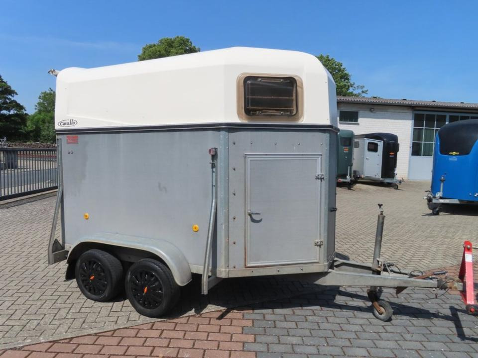 Pferdeanhänger Böckmann Duo/ Cavallo Sattelkammer TÜV NEU - קרון נגרר לסוסים: תמונה 2 Pferdeanhänger Böckmann Duo/ Cavallo Sattelkammer TÜV NEU - קרון נגרר לסוסים: תמונה 2