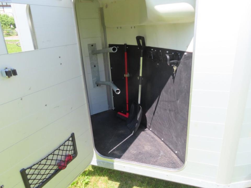 Pferdeanhänger Humbaur, Xanthos Aero, 100 km/h Sattelkammer - קרון נגרר לסוסים: תמונה 3 Pferdeanhänger Humbaur, Xanthos Aero, 100 km/h Sattelkammer - קרון נגרר לסוסים: תמונה 3