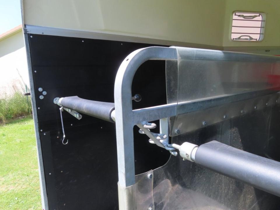 Pferdeanhänger Humbaur, Xanthos Aero, 100 km/h Sattelkammer - קרון נגרר לסוסים: תמונה 4 Pferdeanhänger Humbaur, Xanthos Aero, 100 km/h Sattelkammer - קרון נגרר לסוסים: תמונה 4