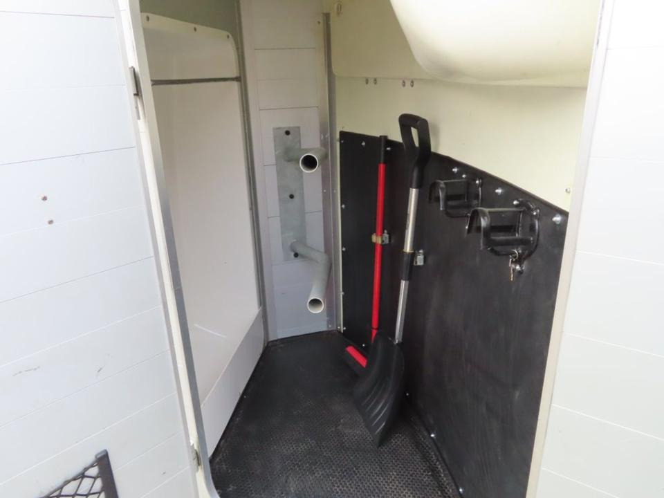 Pferdeanhänger Humbaur, Xanthos Aero, 100 km/h Sattelkammer - קרון נגרר לסוסים: תמונה 3 Pferdeanhänger Humbaur, Xanthos Aero, 100 km/h Sattelkammer - קרון נגרר לסוסים: תמונה 3