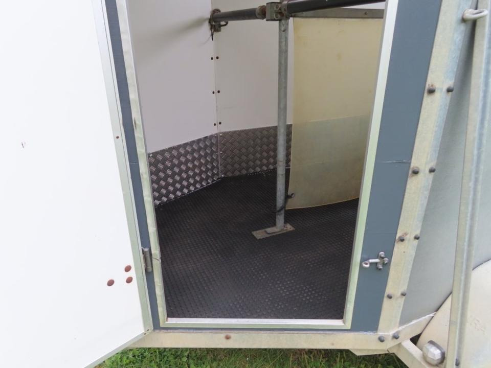 Vieh - Pferdeanhänger, PKW Anhänger, Henra, TÜV NEU - קרון נגרר לסוסים: תמונה 3 Vieh - Pferdeanhänger, PKW Anhänger, Henra, TÜV NEU - קרון נגרר לסוסים: תמונה 3