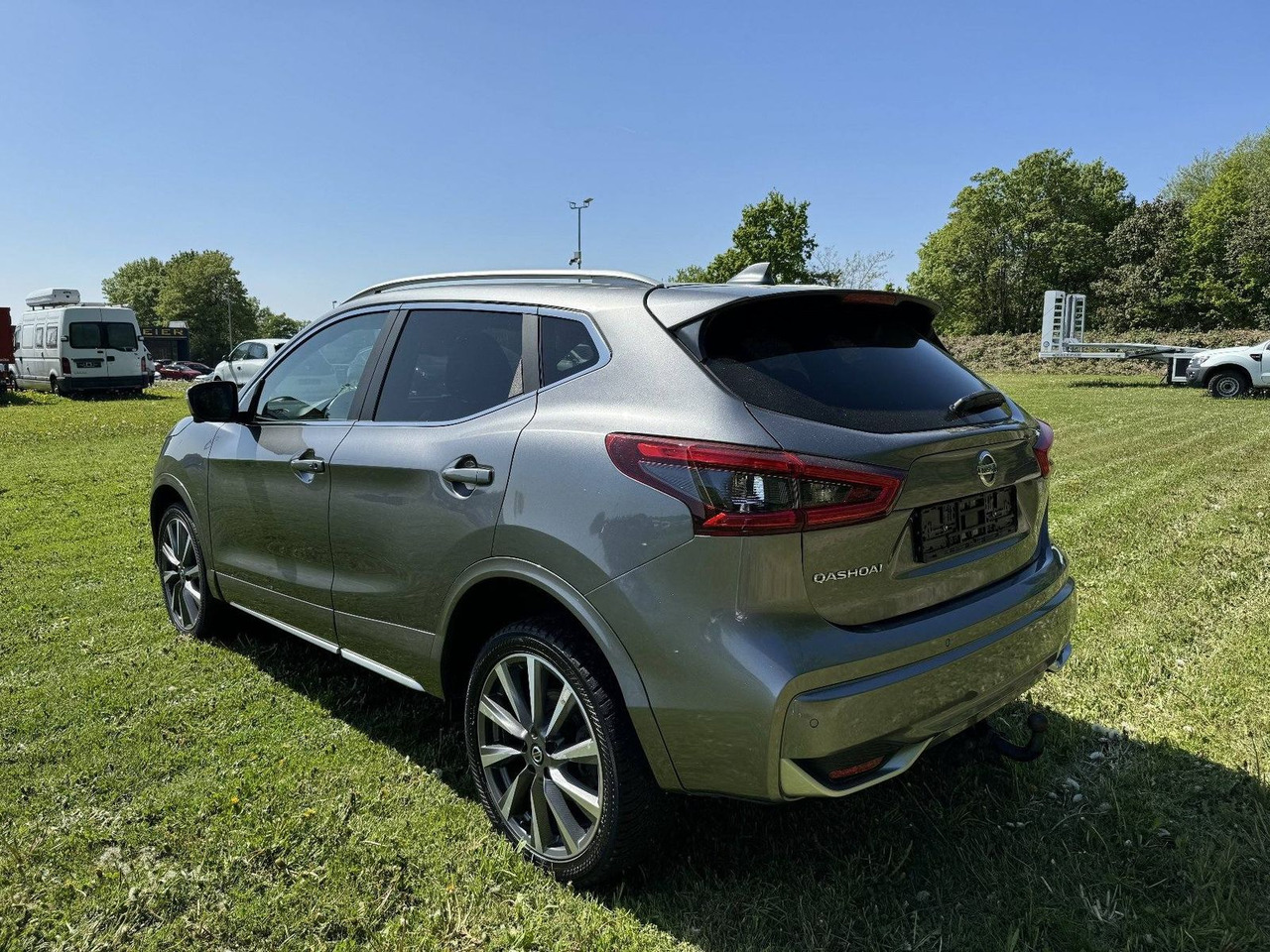 Nissan Qashqai 1.7 dCi N-Connecta 4x4 ALLRAD AUTOMATIK - SUV: תמונה 3 Nissan Qashqai 1.7 dCi N-Connecta 4x4 ALLRAD AUTOMATIK - SUV: תמונה 3
