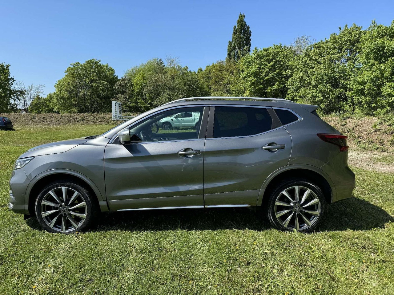 Nissan Qashqai 1.7 dCi N-Connecta 4x4 ALLRAD AUTOMATIK - SUV: תמונה 2 Nissan Qashqai 1.7 dCi N-Connecta 4x4 ALLRAD AUTOMATIK - SUV: תמונה 2