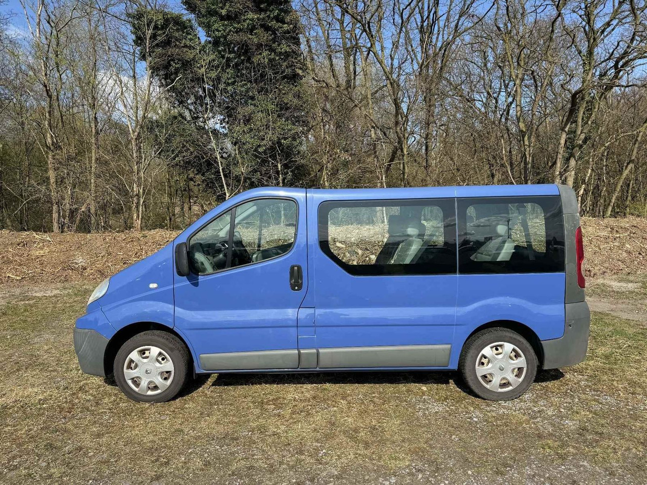 Renault Trafic Combi dCi90 L1H1 9-Sitzer - כלי רכב מסחרי לנוסעים: תמונה 2 Renault Trafic Combi dCi90 L1H1 9-Sitzer - כלי רכב מסחרי לנוסעים: תמונה 2