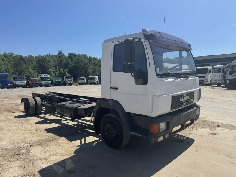 MAN 12.224 (MANUAL GEARBOX / EURO 2 / BELGIAN TRUCK IN GOOD CONDITION !!!) - משאית עם שלדת תא: תמונה 4 MAN 12.224 (MANUAL GEARBOX / EURO 2 / BELGIAN TRUCK IN GOOD CONDITION !!!) - משאית עם שלדת תא: תמונה 4