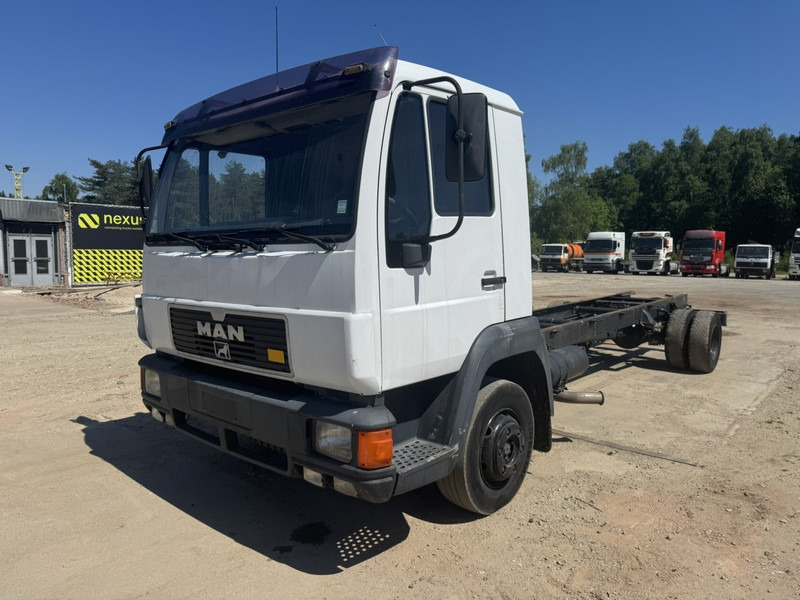 MAN 12.224 (MANUAL GEARBOX / EURO 2 / BELGIAN TRUCK IN GOOD CONDITION !!!) - משאית עם שלדת תא: תמונה 1 MAN 12.224 (MANUAL GEARBOX / EURO 2 / BELGIAN TRUCK IN GOOD CONDITION !!!) - משאית עם שלדת תא: תמונה 1