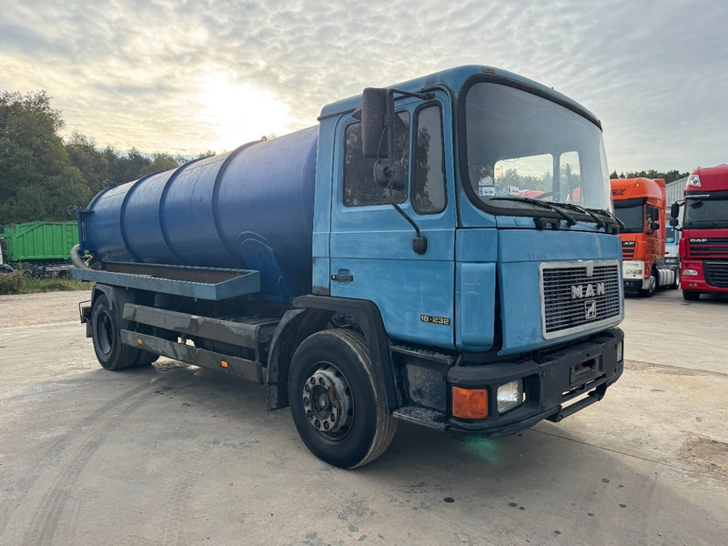 MAN 18.232 (12.000L / STEEL SUSPENSION / 6 CYLINDER WITH MANUAL PUMP) - משאית ואקום: תמונה 3 MAN 18.232 (12.000L / STEEL SUSPENSION / 6 CYLINDER WITH MANUAL PUMP) - משאית ואקום: תמונה 3