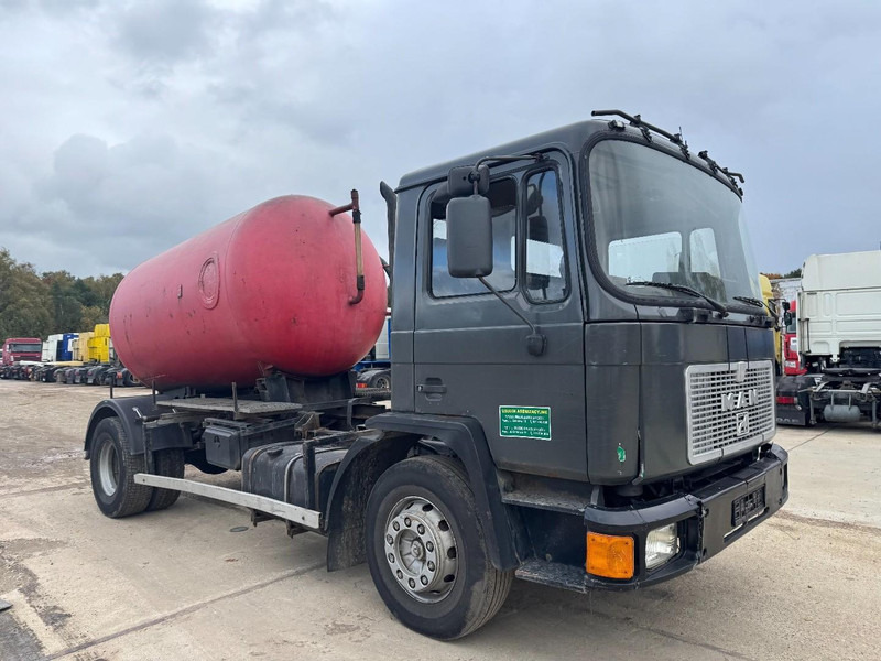 MAN 18.232 (8000 L / 6 CYLINDER WITH MANUAL PUMP / STEEL SUSPENSION) - משאית ואקום: תמונה 3 MAN 18.232 (8000 L / 6 CYLINDER WITH MANUAL PUMP / STEEL SUSPENSION) - משאית ואקום: תמונה 3