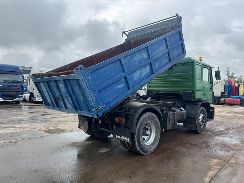 MAN 19.322 (STEEL SUSPENSION & MANUAL PUMP / SUSPENSION LAMES & POMPE MANUELLE) - כלי רכב מסחרי מזהיר: תמונה 5 MAN 19.322 (STEEL SUSPENSION & MANUAL PUMP / SUSPENSION LAMES & POMPE MANUELLE) - כלי רכב מסחרי מזהיר: תמונה 5