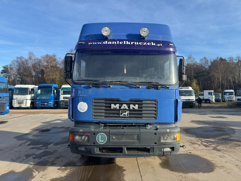 MAN 26.410 (BIG AXLE / 10 TIRES / 6X4 / 6 CYLINDER / MANUAL GEARBOX) - משאית עם שלדת תא: תמונה 2 MAN 26.410 (BIG AXLE / 10 TIRES / 6X4 / 6 CYLINDER / MANUAL GEARBOX) - משאית עם שלדת תא: תמונה 2