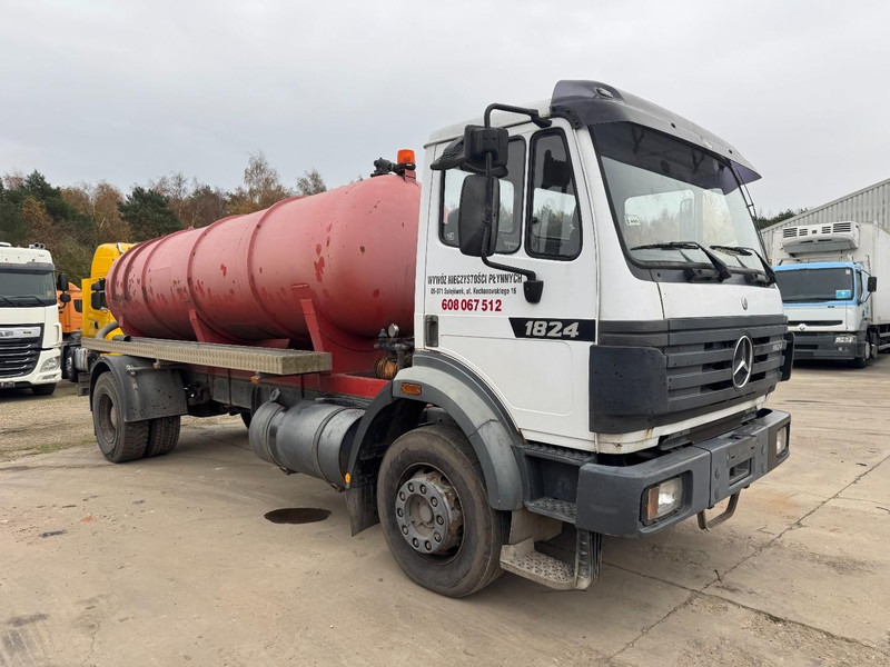 Mercedes-Benz SK 1824 (10.000 L / GRAND PONT / LAMES / V6 MOTEUR / PARFAIT ETAT) - משאית ואקום: תמונה 3 Mercedes-Benz SK 1824 (10.000 L / GRAND PONT / LAMES / V6 MOTEUR / PARFAIT ETAT) - משאית ואקום: תמונה 3