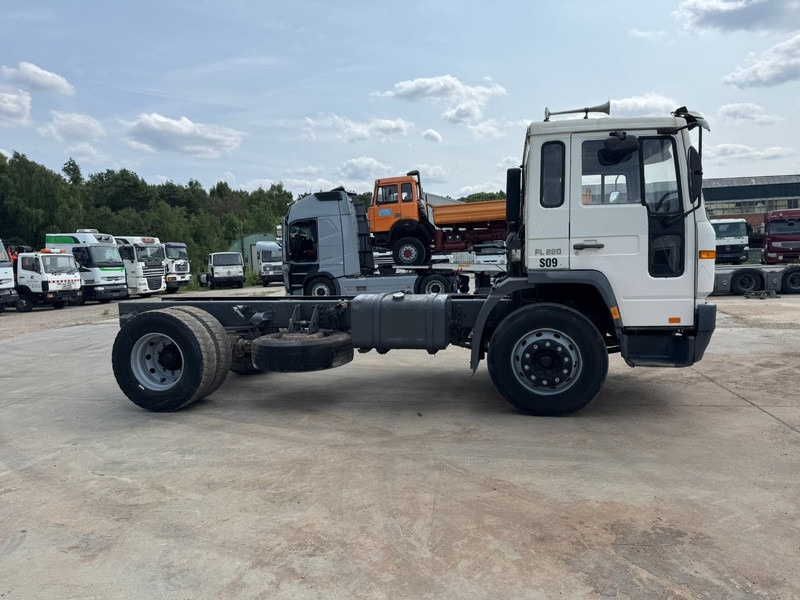 Volvo FL 6 - 220 (FULL STEEL SUSPENSION / MANUAL GEARBOX / PERFECT) - משאית עם שלדת תא: תמונה 4 Volvo FL 6 - 220 (FULL STEEL SUSPENSION / MANUAL GEARBOX / PERFECT) - משאית עם שלדת תא: תמונה 4