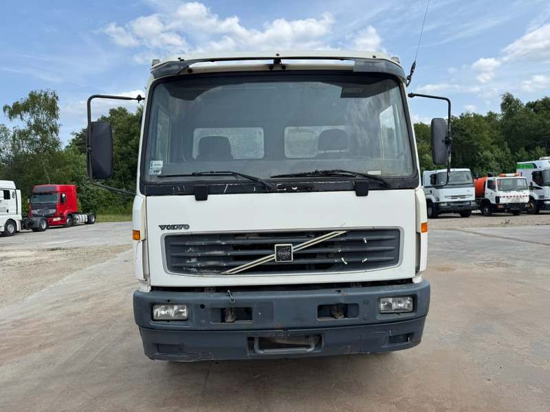 Volvo FL 6 - 220 (FULL STEEL SUSPENSION / MANUAL GEARBOX / PERFECT) - משאית עם שלדת תא: תמונה 2 Volvo FL 6 - 220 (FULL STEEL SUSPENSION / MANUAL GEARBOX / PERFECT) - משאית עם שלדת תא: תמונה 2