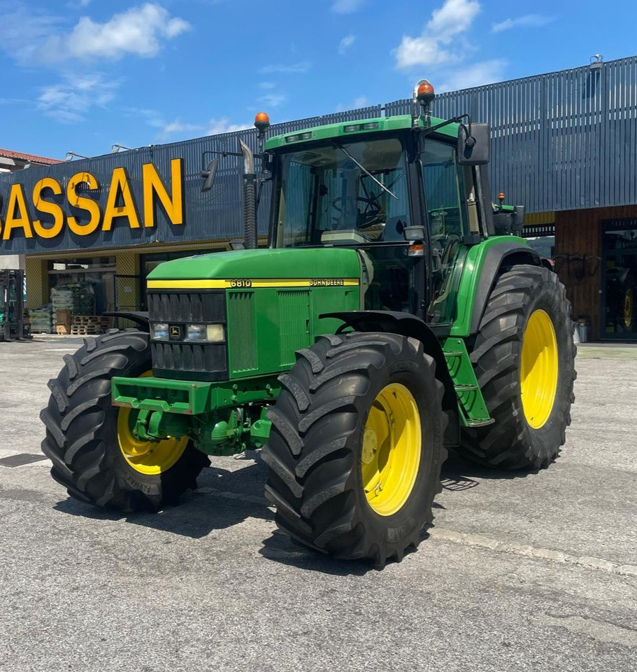 JOHN DEERE 6810 - טרקטור חקלאי: תמונה 1 JOHN DEERE 6810 - טרקטור חקלאי: תמונה 1