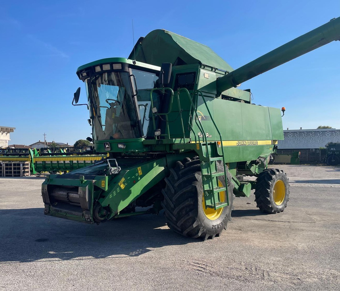 JOHN DEERE MIETITREBBIA CTS - מקצרת קומבינה: תמונה 2 JOHN DEERE MIETITREBBIA CTS - מקצרת קומבינה: תמונה 2