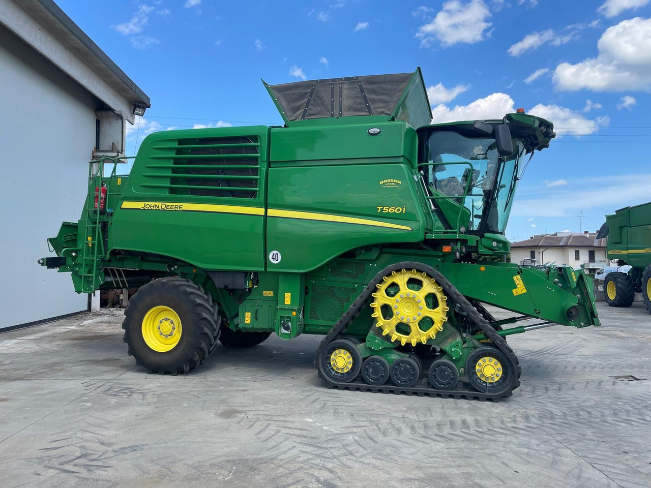 JOHN DEERE MIETITREBBIA T 560 - מקצרת קומבינה: תמונה 2 JOHN DEERE MIETITREBBIA T 560 - מקצרת קומבינה: תמונה 2