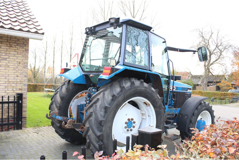 New Holland 6640 met turbo fronthef en front pto - טרקטור חקלאי: תמונה 3 New Holland 6640 met turbo fronthef en front pto - טרקטור חקלאי: תמונה 3