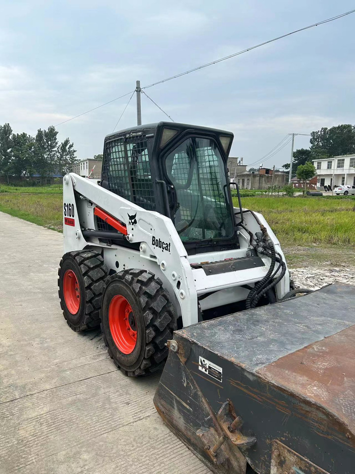 BOBCAT S160 - מעמיס היגוי החלקה: תמונה 1 BOBCAT S160 - מעמיס היגוי החלקה: תמונה 1