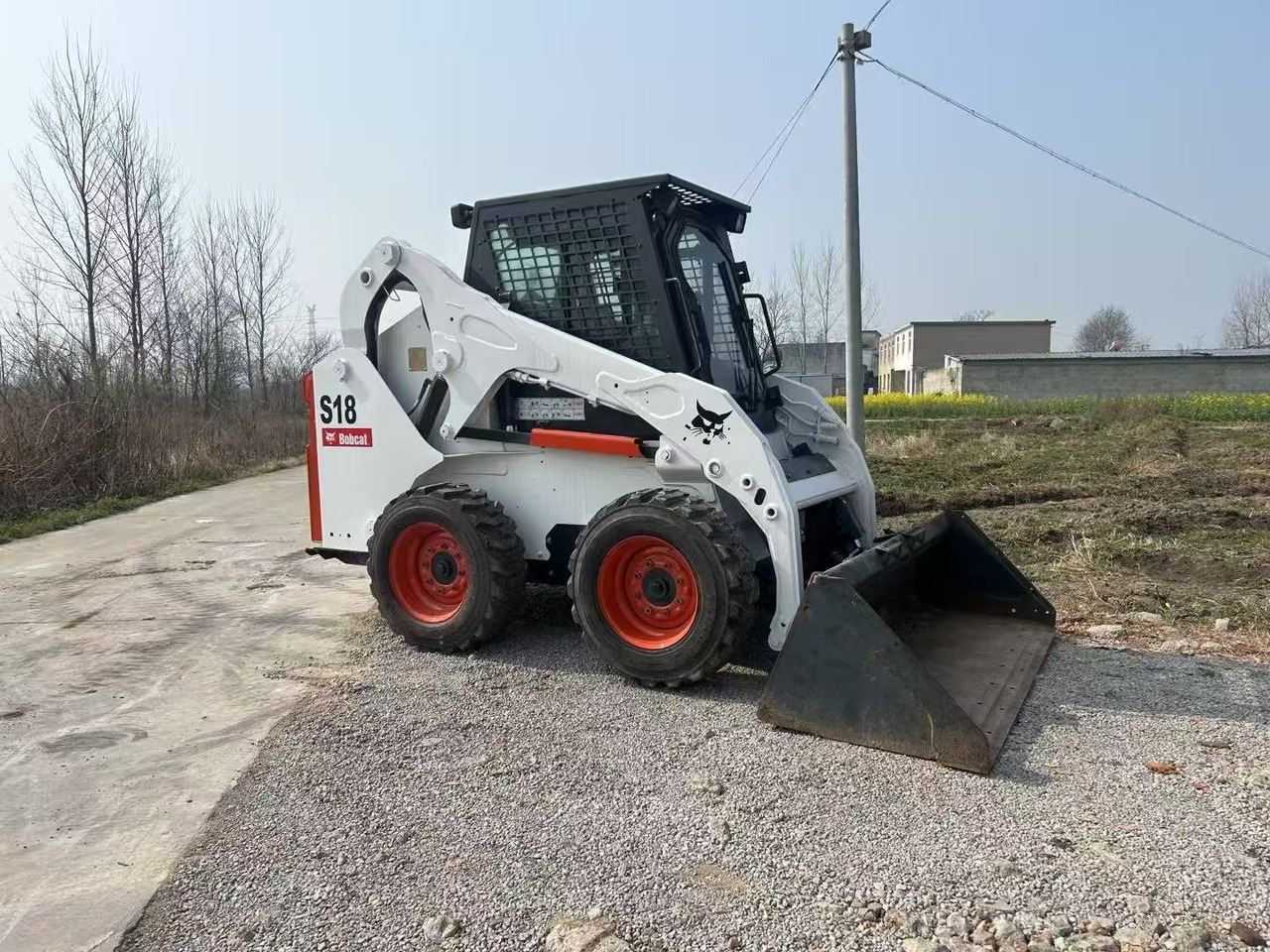 BOBCAT S18 - מעמיס היגוי החלקה: תמונה 2 BOBCAT S18 - מעמיס היגוי החלקה: תמונה 2