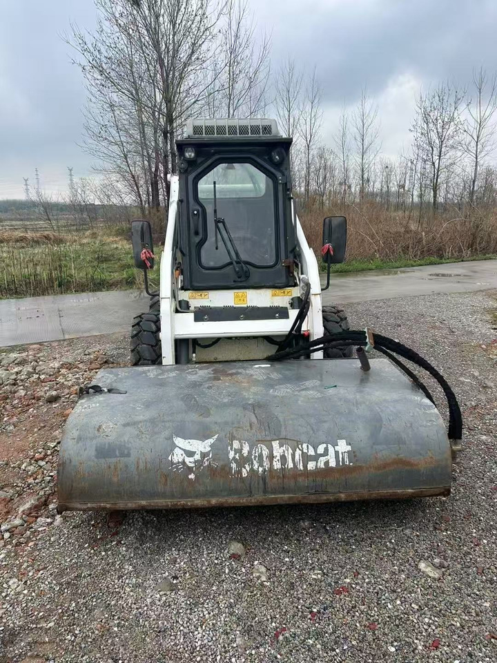 BOBCAT S18 - מעמיס היגוי החלקה: תמונה 4 BOBCAT S18 - מעמיס היגוי החלקה: תמונה 4
