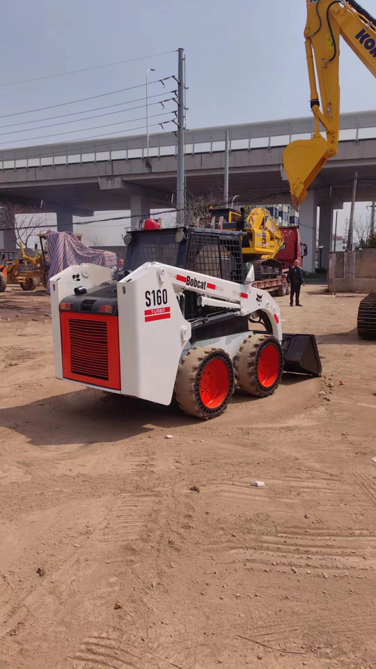 BOBCAT s160 - מעמיס היגוי החלקה: תמונה 2 BOBCAT s160 - מעמיס היגוי החלקה: תמונה 2