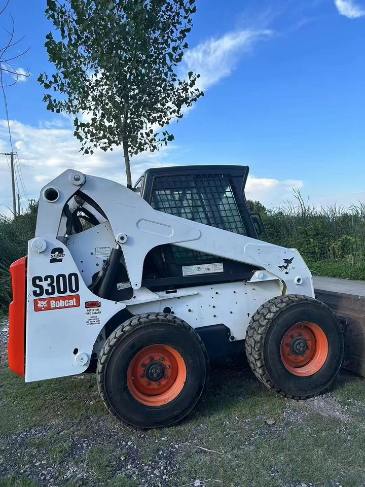 BOBCAT s300 - מעמיס היגוי החלקה: תמונה 5 BOBCAT s300 - מעמיס היגוי החלקה: תמונה 5