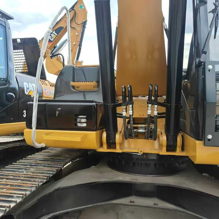 CAT second-hand 323D excavator sold at low price and in very good condition Japanese original hydraulic crawler excavator - מחפר: תמונה 5 CAT second-hand 323D excavator sold at low price and in very good condition Japanese original hydraulic crawler excavator - מחפר: תמונה 5