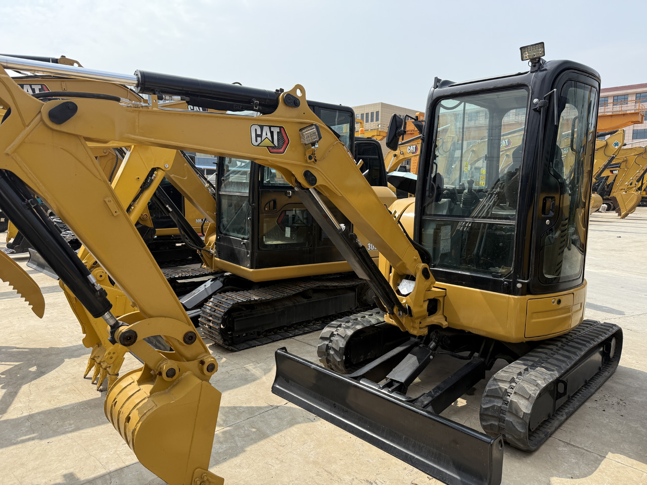 CATERPILLAR 303.5e - מיני מחפר: תמונה 2 CATERPILLAR 303.5e - מיני מחפר: תמונה 2