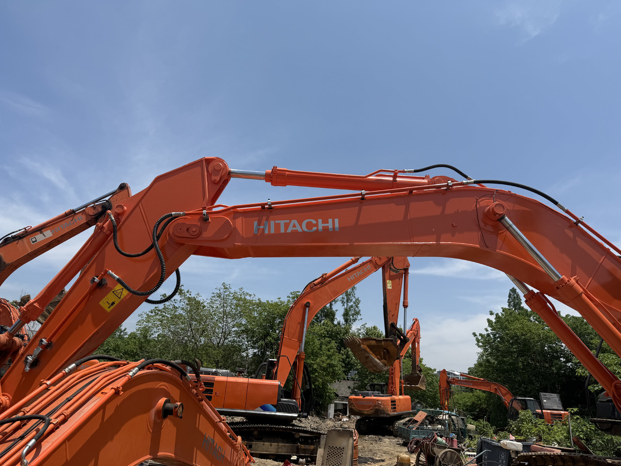 HITACHI used hitachi 350-5g excavator - מחפר גלגלים: תמונה 1 HITACHI used hitachi 350-5g excavator - מחפר גלגלים: תמונה 1