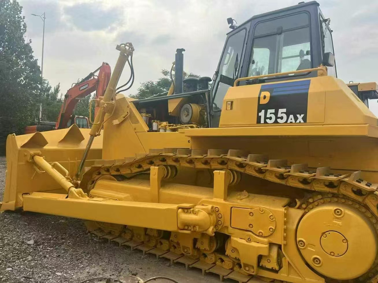 KOMATSU D155-5 - דחפור: תמונה 4 KOMATSU D155-5 - דחפור: תמונה 4