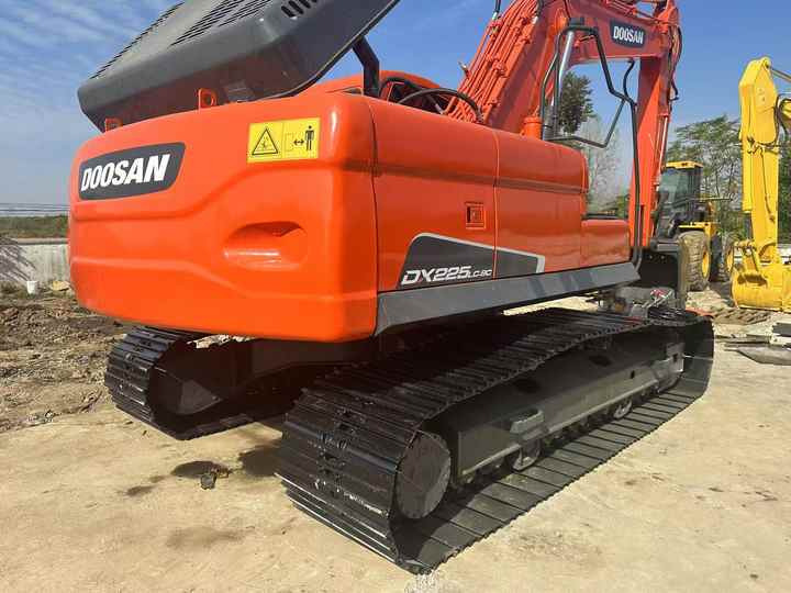 Second Hand Doosan Dx225 Excavator 20tons Middle Machine for Sale Excellent Condition Doosan Dx225 300 Hot Sale Machine - מחפר: תמונה 2 Second Hand Doosan Dx225 Excavator 20tons Middle Machine for Sale Excellent Condition Doosan Dx225 300 Hot Sale Machine - מחפר: תמונה 2