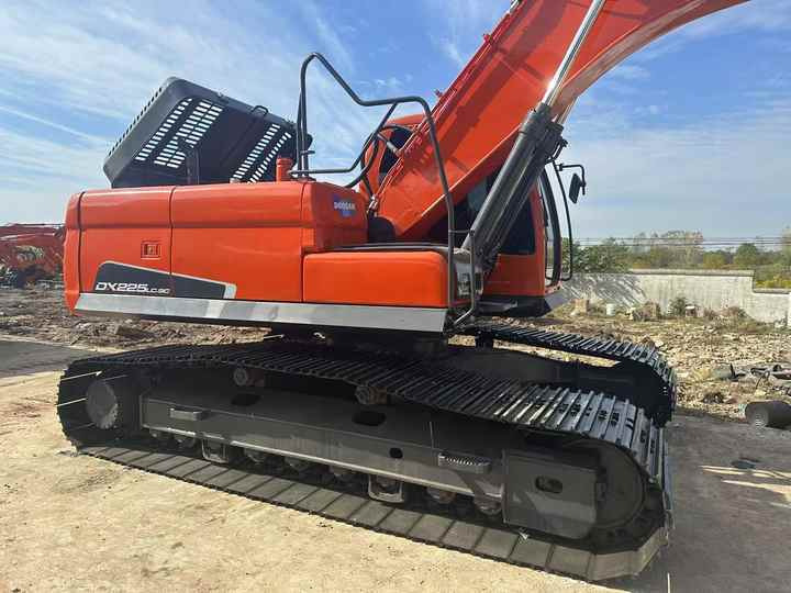 Second Hand Doosan Dx225 Excavator 20tons Middle Machine for Sale Excellent Condition Doosan Dx225 300 Hot Sale Machine - מחפר: תמונה 3 Second Hand Doosan Dx225 Excavator 20tons Middle Machine for Sale Excellent Condition Doosan Dx225 300 Hot Sale Machine - מחפר: תמונה 3