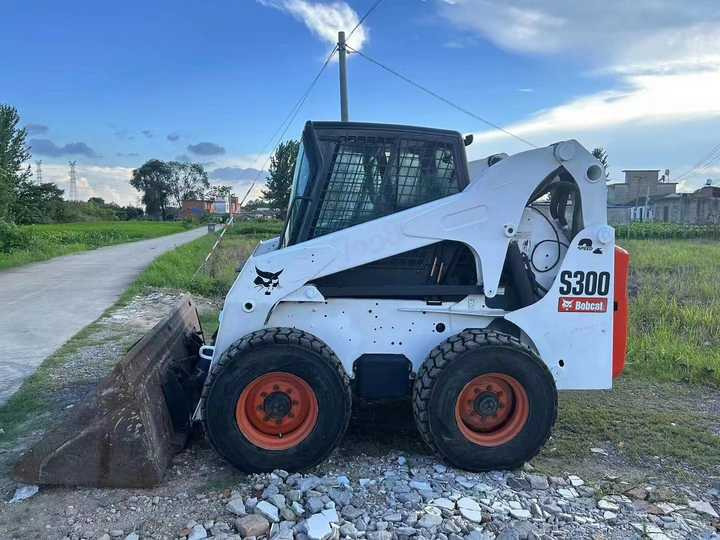 Used Bob Cat Bob Cat S300 Used Mini Skid Steer Wheel Loader Multifunctional Track Loaders Bobcat S300 - מעמיס היגוי החלקה: תמונה 4 Used Bob Cat Bob Cat S300 Used Mini Skid Steer Wheel Loader Multifunctional Track Loaders Bobcat S300 - מעמיס היגוי החלקה: תמונה 4