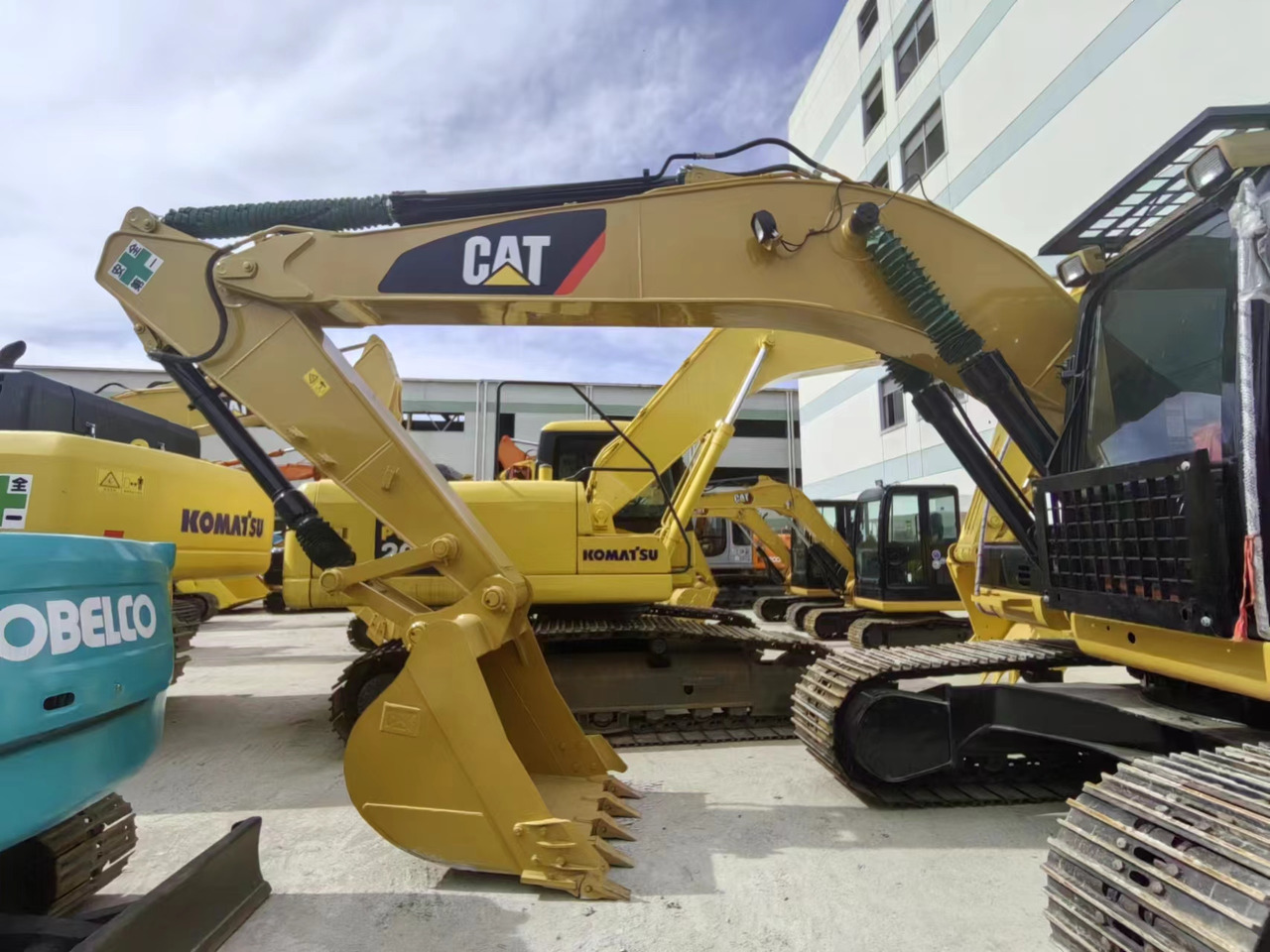 Used Caterpillar 320d excavator for sale at a low price. - מחפר סורק: תמונה 4 Used Caterpillar 320d excavator for sale at a low price. - מחפר סורק: תמונה 4