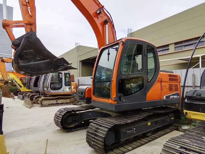 Used Digger DOOSAN DX140 Construction Machinery Construction Digger Used DOOSAN DX140 Cheap Excavator - מחפר סורק: תמונה 3 Used Digger DOOSAN DX140 Construction Machinery Construction Digger Used DOOSAN DX140 Cheap Excavator - מחפר סורק: תמונה 3