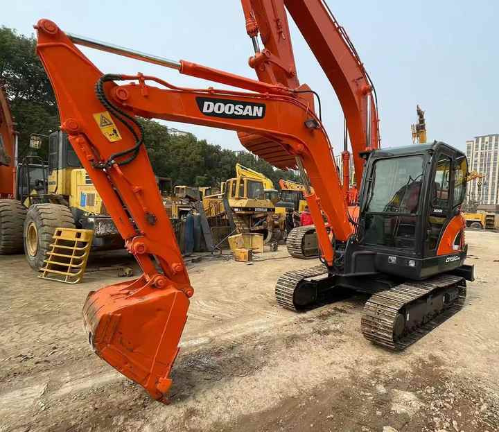 Used Digger DOOSAN DX60 Construction Machinery Construction Digger Used DOOSAN DX60 Cheap Excavator - מחפר סורק: תמונה 4 Used Digger DOOSAN DX60 Construction Machinery Construction Digger Used DOOSAN DX60 Cheap Excavator - מחפר סורק: תמונה 4