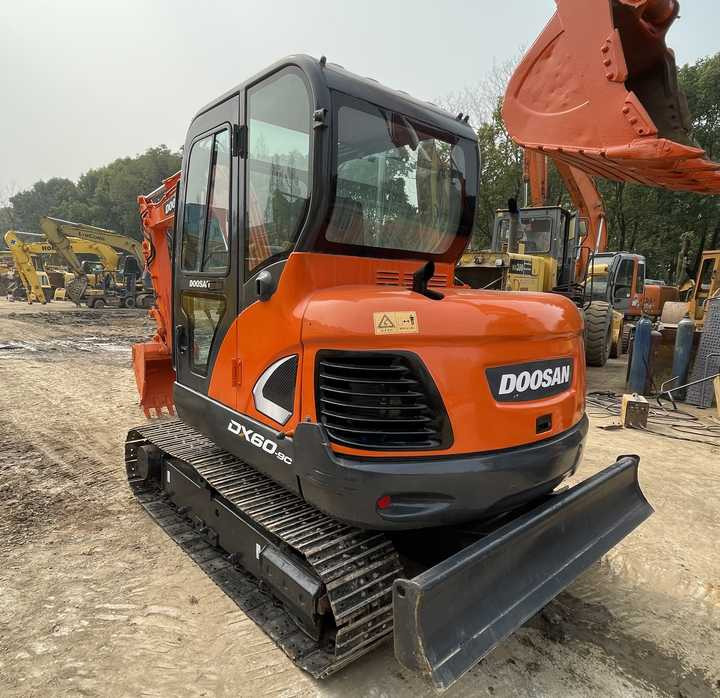 Used Digger DOOSAN DX60 Construction Machinery Construction Digger Used DOOSAN DX60 Cheap Excavator - מחפר סורק: תמונה 2 Used Digger DOOSAN DX60 Construction Machinery Construction Digger Used DOOSAN DX60 Cheap Excavator - מחפר סורק: תמונה 2