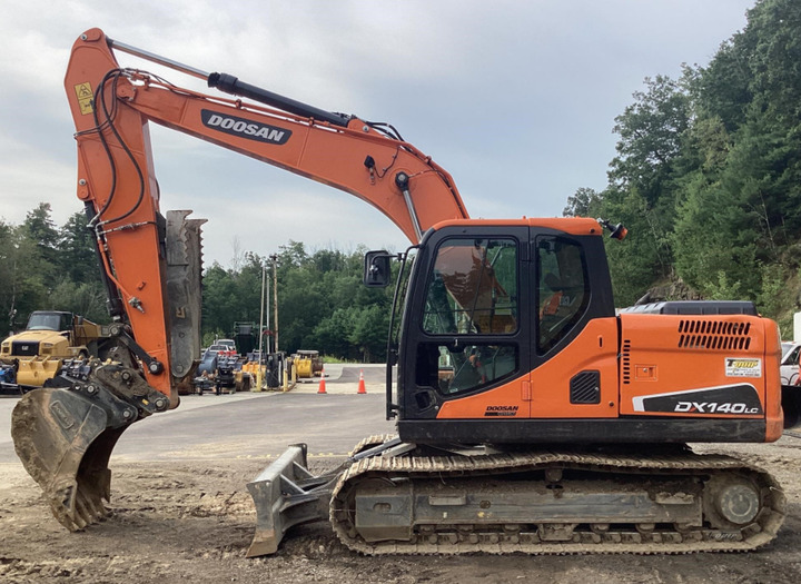 Used Excavator Doosan DX140 Excavators Mini Equipment Earth Moving Machinery Doosan Digger Excavator for Sale - מחפר סורק: תמונה 3 Used Excavator Doosan DX140 Excavators Mini Equipment Earth Moving Machinery Doosan Digger Excavator for Sale - מחפר סורק: תמונה 3