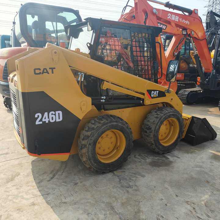 Used Front Loader Tractor CAT 246D Skid Steer Loader / Used Cat 226B 246C 246d Mini Skid Steer Loader in Stock - מעמיס היגוי החלקה: תמונה 1 Used Front Loader Tractor CAT 246D Skid Steer Loader / Used Cat 226B 246C 246d Mini Skid Steer Loader in Stock - מעמיס היגוי החלקה: תמונה 1